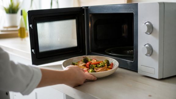 Cuisiner au micro-ondes : recettes rapides et astucieuses