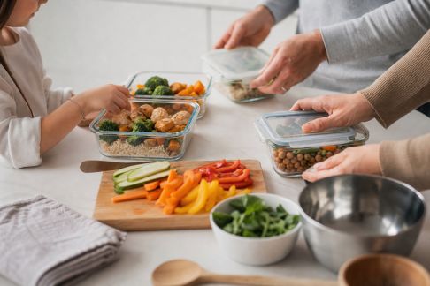 Comment introduire le batch cooking dans une routine familiale chargée