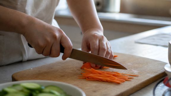 Les astuces pour réussir la découpe fine même sans couteau professionnel