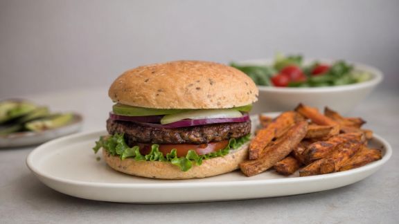 Cuisiner des burgers sans gluten : pains, garnitures et idées d'accompagnement